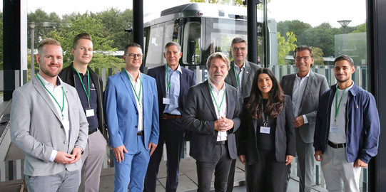Gruppenfoto der Unterstützer und Sponsoren