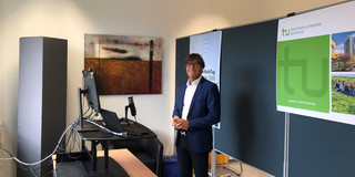 Prof. Bertram eröffnet des 15. DortmunderAutoTag am Notebook via Zoom