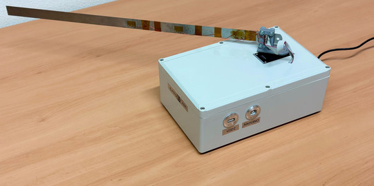 Flexible Link Demonstrator steht auf Tisch